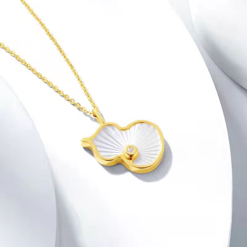 18K Gold White Shell With Diamond Gourd Pendant Versatile