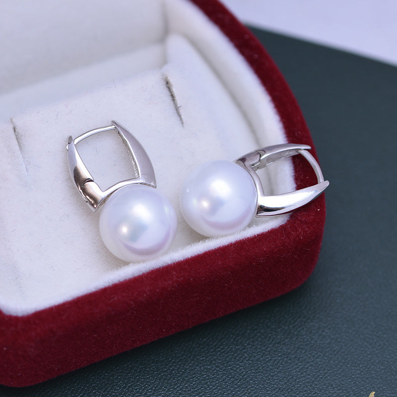 Women's Fashion Simple Geometric Pearl Earrings