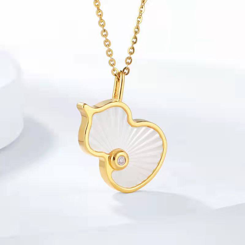 18K Gold White Shell With Diamond Gourd Pendant Versatile
