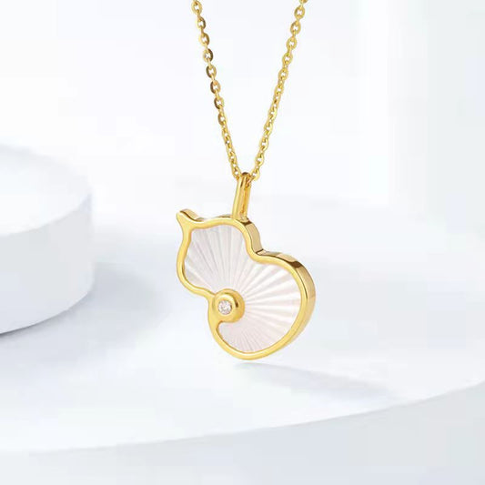 18K Gold White Shell With Diamond Gourd Pendant Versatile