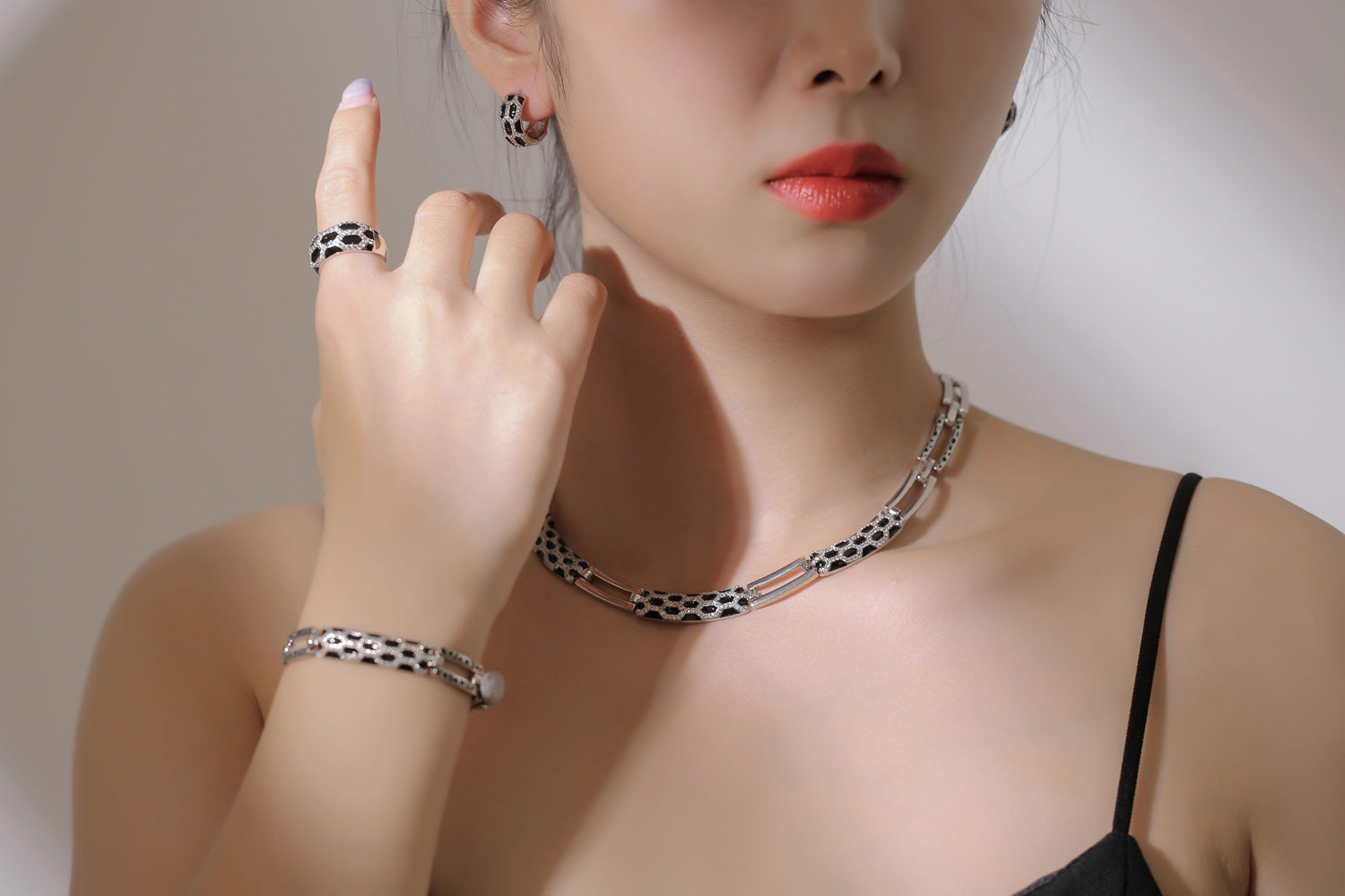 New Korean style diamond earring necklace set Platinum suit