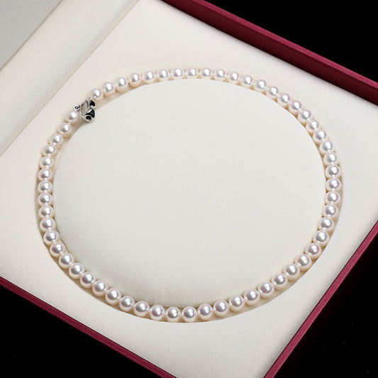 Pearl necklace White