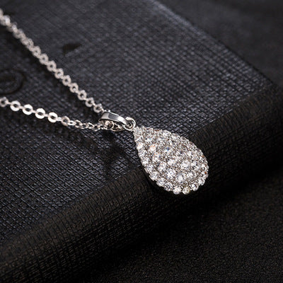 Drop-shaped necklace Necklace