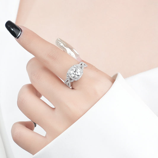 Women's Stylish Round Moissanite Ring