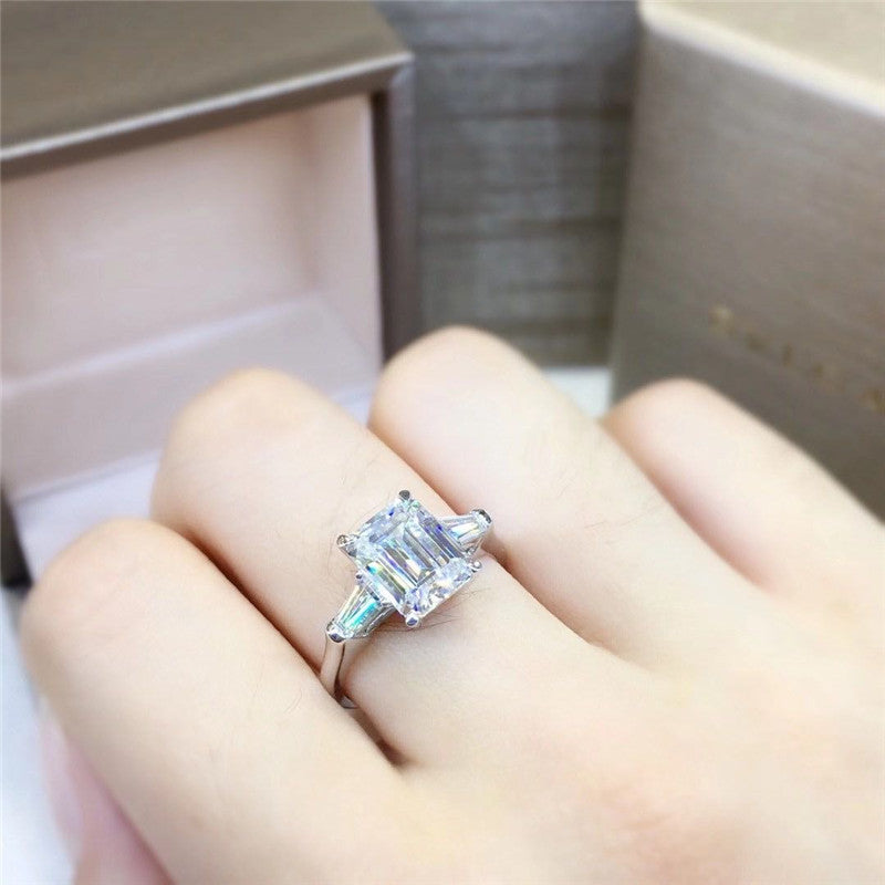 18K Gold Color Emerald Cut Baguette Diamond Ring Wholesale Price Green 2carat