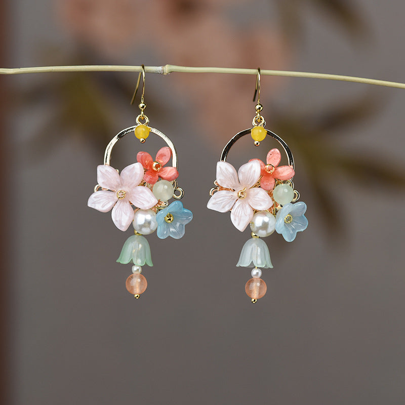 Antique Style Earrings Paired With Cheongsam Retro