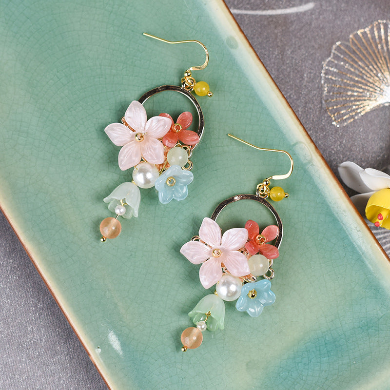 Antique Style Earrings Paired With Cheongsam Retro