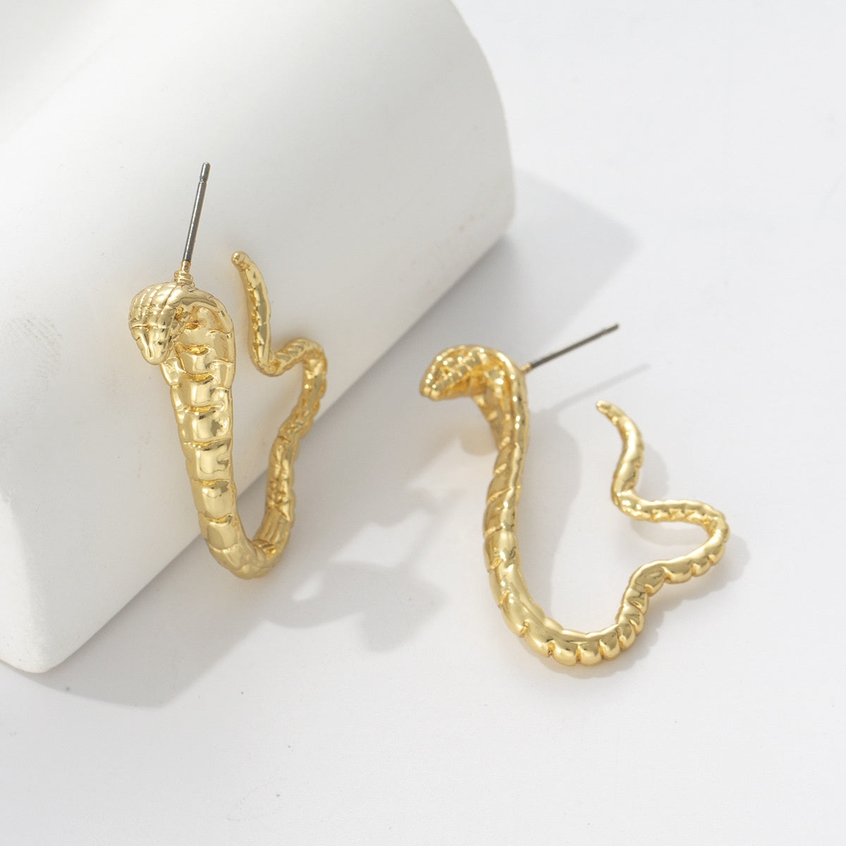 Simple And Light Luxury Niche Snake Stud Earrings PVD Vacuum Plating 18K Gold