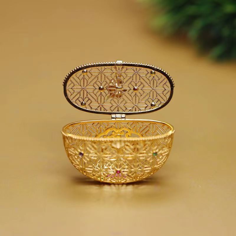 Novel And Exquisite Design Hollow-out Inlaid Treasure Box Pendant Ancient Silk Gold Pendant Spice Women Gold